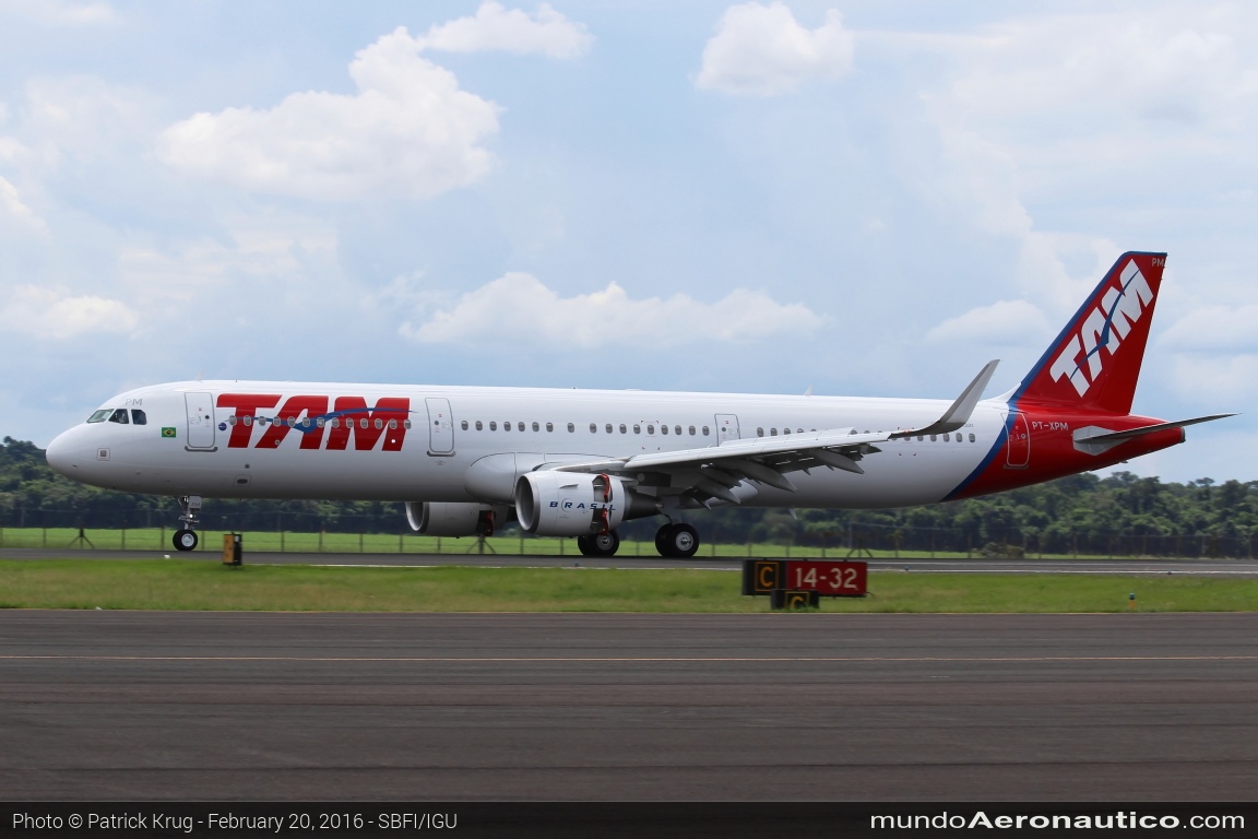 Airbus A321-200 PT-XPM