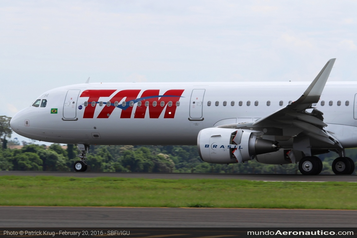 Airbus A321-200 PT-XPM