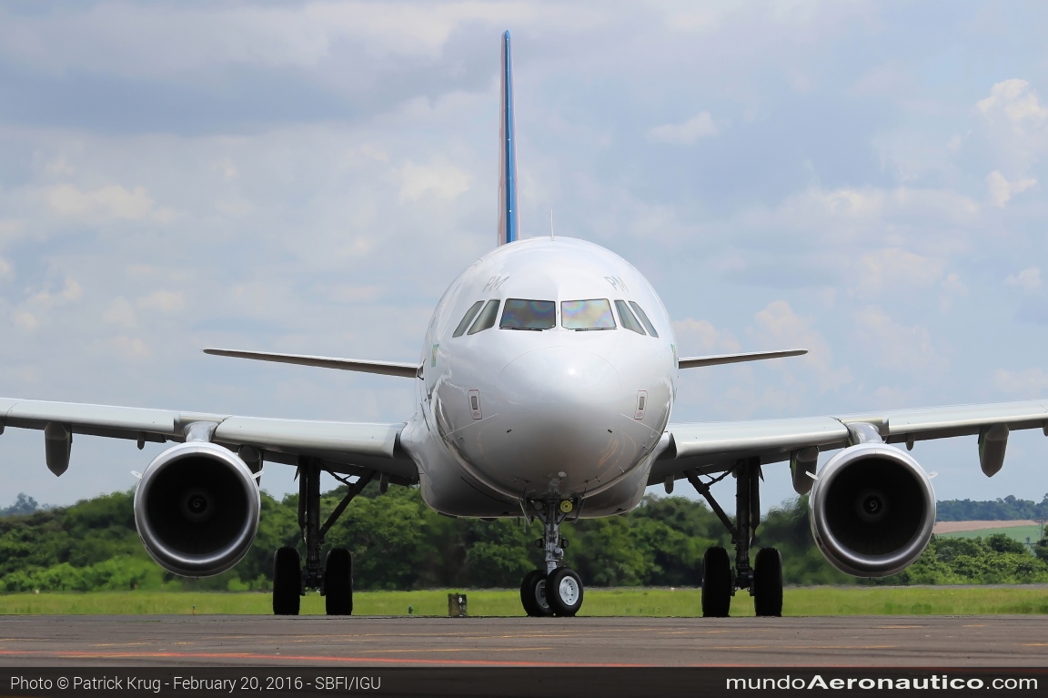 Airbus A321-200 PT-XPM